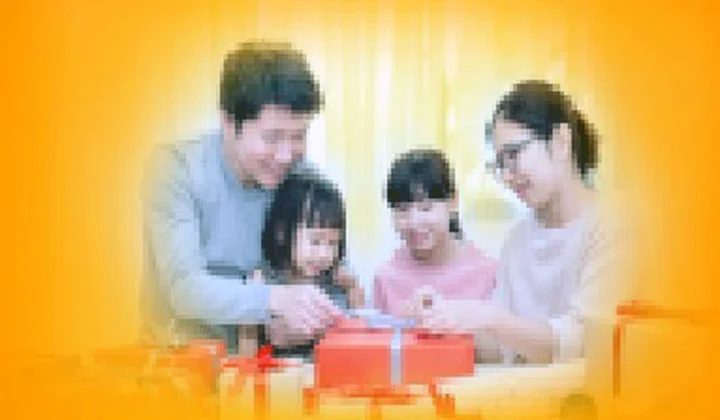 SHB tặng sổ tiết kiệm cho khách hàng mua bảo hiểm