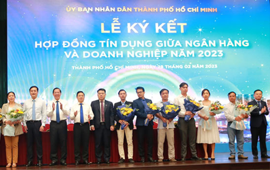 Sacombank dành 1.000 tỷ đồng, với lãi suất giảm bình quân khoảng 2%/năm nhằm tiếp sức doanh nghiệp