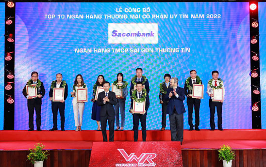 Sacombank nhận 2 giải thưởng từ Vietnam Report