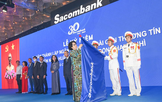 Sacombank vinh dự đón nhận Huân chương Lao động hạng Nhì