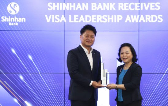 ShinhanBank Việt Nam nhận 3 giải thưởng của VISA