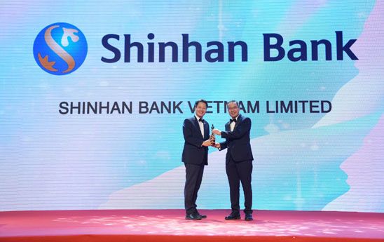 Shinhan Việt Nam lần thứ 4 liên tiếp nhận giải “Nơi làm việc tốt nhất châu Á năm 2022”