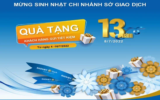 Sở Giao dịch BAOVIET Bank tặng quà khách hàng nhân dịp kỷ niệm 13 năm thành lập