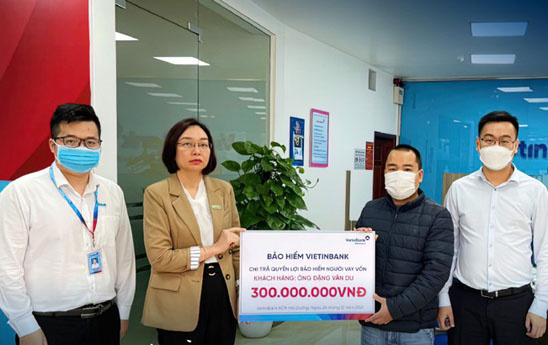VBI Hải Dương chi trả 300 triệu đồng Bảo hiểm Người vay vốn