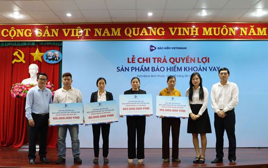 VBI chi trả gần 700 triệu đồng quyền lợi bảo hiểm cho 4 khách hàng