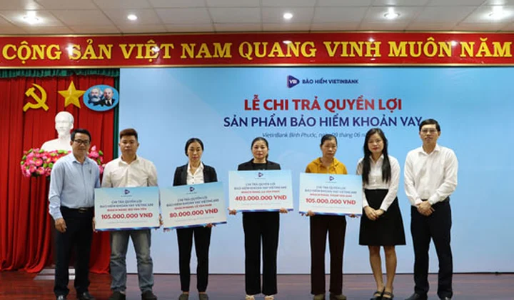 VBI chi trả gần 700 triệu đồng quyền lợi bảo hiểm cho 4 khách hàng