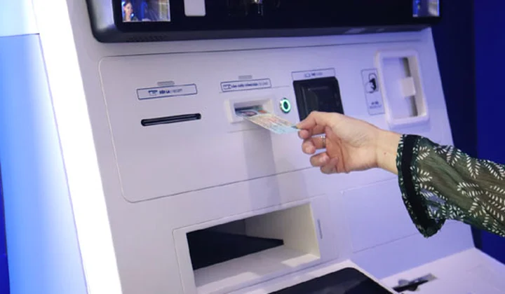 Viet Capital Bank ra mắt dịch vụ nộp/rút tiền bằng căn cước công dân