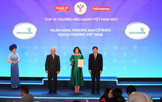 Vietcombank 9 lần liên tiếp có mặt trong Top 10 thương hiệu mạnh Việt Nam