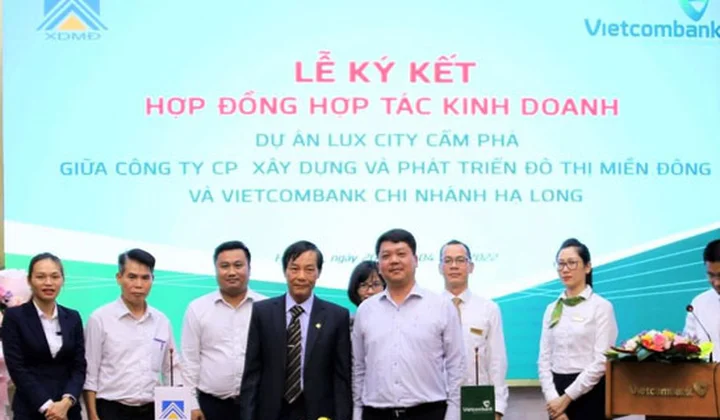 Vietcombank Hạ Long ký kết hợp đồng hợp tác với Công ty Xây dựng và Phát triển đô thị Miền Đông
