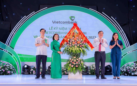 Vietcombank Nam Định tổ chức kỷ niệm 10 năm thành lập và hội nghị khách hàng năm 2022