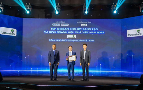 Vietcombank dẫn đầu Top 10 ngân hàng sáng tạo và kinh doanh hiệu quả năm 2023