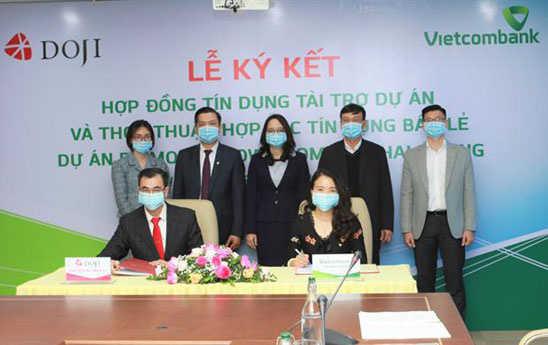Vietcombank ký kết hợp đồng tín dụng và thỏa thuận hợp tác tài trợ tín dụng bán lẻ với DOJI