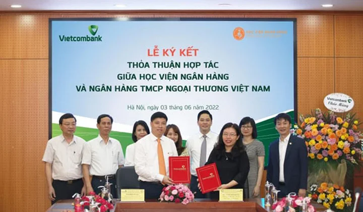 Vietcombank ký kết thỏa thuận hợp tác với Học viện Ngân hàng