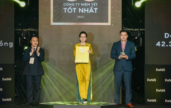 Vietcombank lần thứ 10 được Forbes Việt Nam vinh danh trong Top 50 Công ty niêm yết tốt nhất Việt Nam