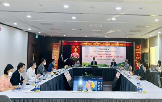 Vietcombank tổ chức Hội thảo “kinh tế thế giới và Việt Nam năm 2022: Triển vọng và thách thức”