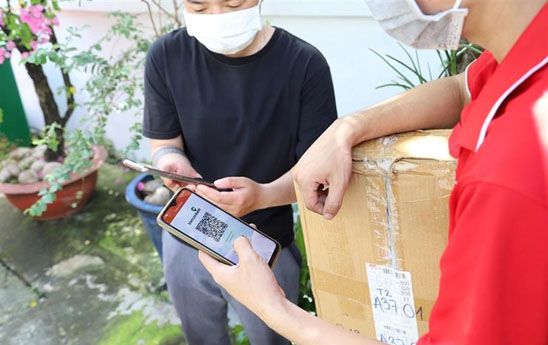 Vietcombank và J&T Express triển khai thanh toán đơn hàng bằng hình thức quét mã QR động