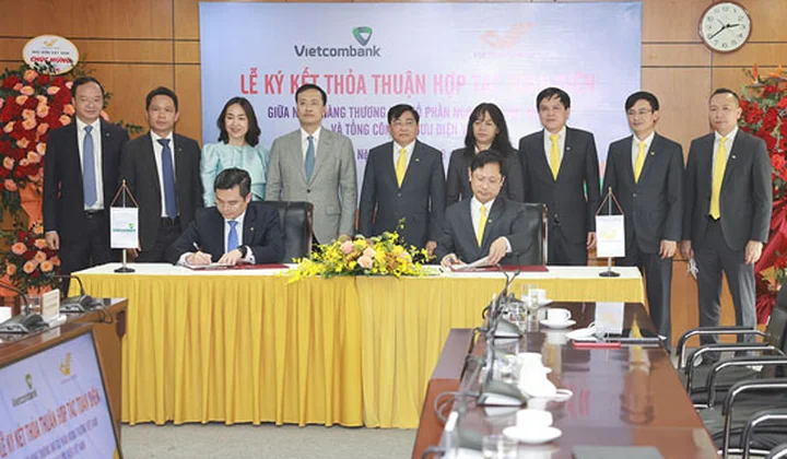 Vietcombank và Vietnam Post ký Thỏa thuận hợp tác toàn diện