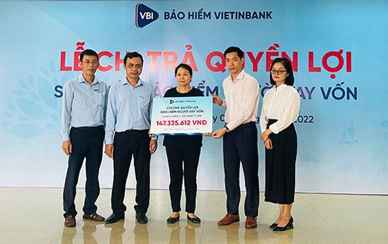 VietinBank Ninh Thuận phối hợp với VBI Khánh Hòa chi trả bồi thường hơn 147 triệu đồng cho khách hàng