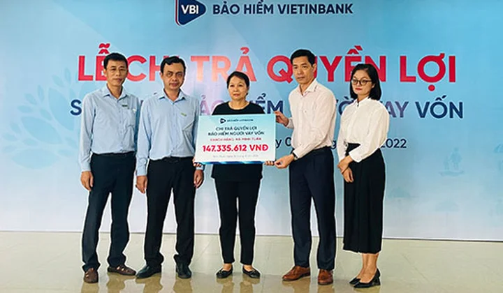 VietinBank Ninh Thuận phối hợp với VBI Khánh Hòa chi trả bồi thường hơn 147 triệu đồng cho khách hàng