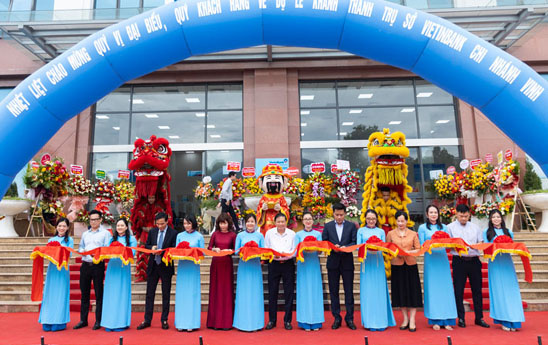 VietinBank TP. Vinh đổi tên và khánh thành trụ sở mới