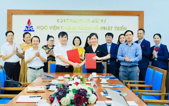 VietinBank Thăng Long ký kết thỏa thuận hợp tác với Học viện Chính sách và Phát triển