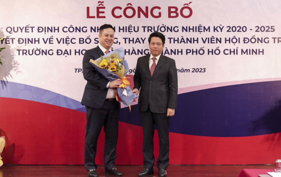 Công bố Quyết định công nhận Hiệu trưởng Trường Đại học Ngân hàng thành phố Hồ Chí Minh