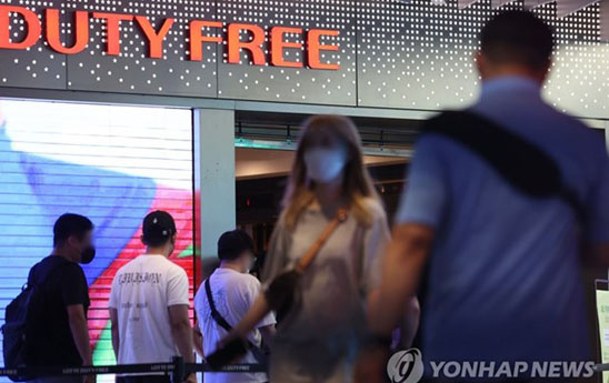 Hàn Quốc nâng giới hạn mua hàng miễn thuế cho du khách lên 800 USD