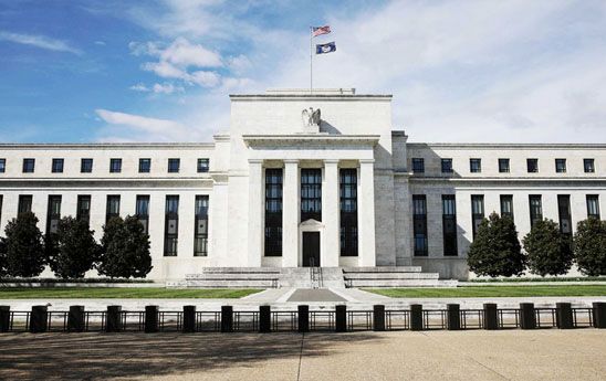 Fed giữ nguyên lãi suất, tính nâng thêm 2 lần trong năm 2023