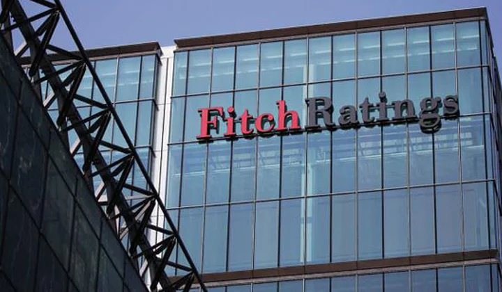 Fitch đặt Hoa Kỳ vào tình trạng triển vọng “tiêu cực”