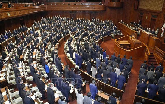 Nhật Bản thông qua dự thảo ngân sách lớn kỷ lục cho tài khóa 2022
