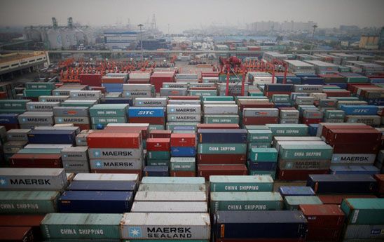 Thâm hụt thương mại của Nhật Bản giảm mạnh 42% trong tháng 5