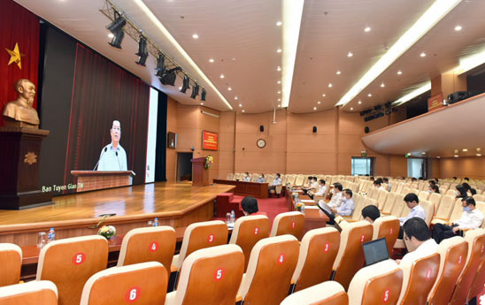 Hội nghị thông báo nhanh kết quả Hội nghị lần thứ tư Ban Chấp hành Trung ương Đảng khóa XIII