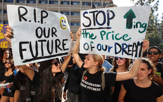 Mỹ hiện đối mặt khoản nợ vay sinh viên lên đến gần 1.750 tỉ USD