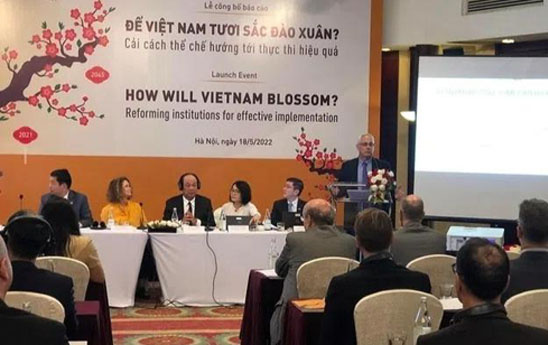 Nhiều cá nhân và doanh nghiệp Việt Nam bị loại khỏi hệ thống tài chính