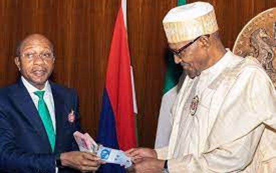 Nigeria phát hành tiền giấy mới để kiềm chế lạm phát và chống rửa tiền