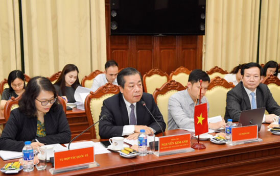 Phó Thống đốc Nguyễn Kim Anh tiếp đoàn liên bộ của Lào