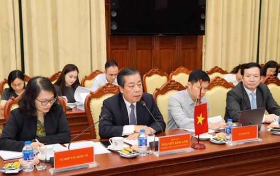 Phó Thống đốc Nguyễn Kim Anh tiếp đoàn liên bộ của Lào