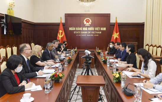 Phó Thống đốc Phạm Thanh Hà tiếp các Vụ trưởng ADB
