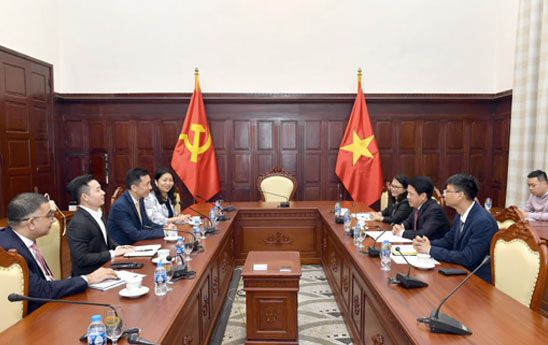 Phó Thống đốc Phạm Tiến Dũng tiếp đồng Chủ tịch phụ trách các thị trường quốc tế của Mastercard