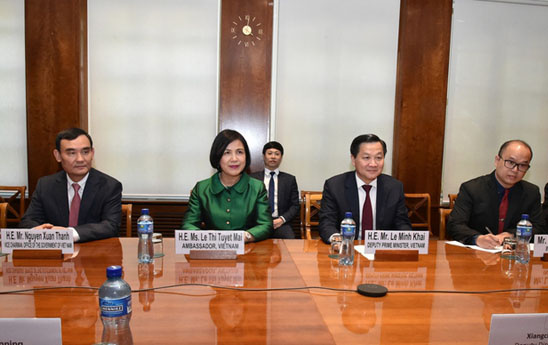 Phó Thủ tướng Lê Minh Khái làm việc với Phó Tổng Giám đốc WTO
