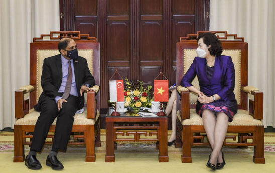 Thống đốc Nguyễn Thị Hồng tiếp Đại sứ Singapore tại Việt Nam