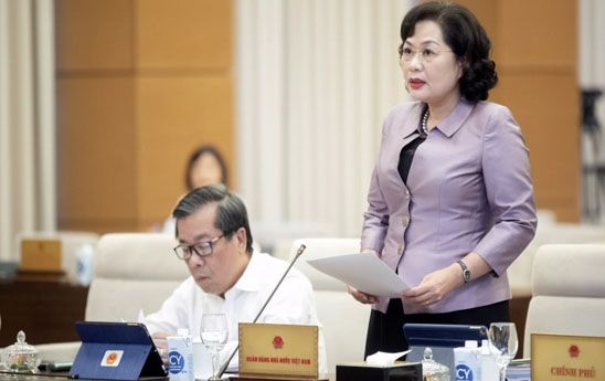 Thống đốc Nguyễn Thị Hồng trình bày Tờ trình dự án Luật Các tổ chức tín dụng (sửa đổi)