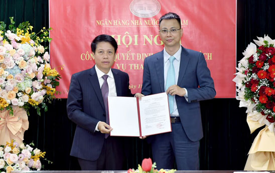 Trao quyết định giao phụ trách Vụ Thanh toán