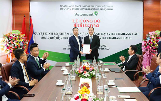 Vietcombank tổ chức lễ công bố quyết định về nhân sự Ban lãnh đạo VCB Lào