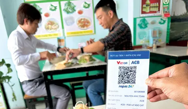 QR ra vỉa hè