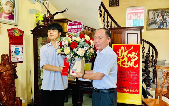 Agribank Thái Bình chúc mừng Quán quân Đường lên đỉnh Olympia lần thứ 22