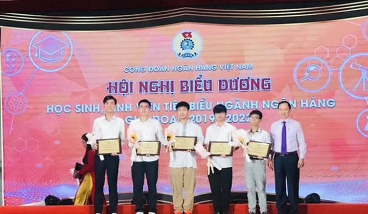 Công đoàn Ngân hàng Việt Nam biểu dương học sinh, sinh viên tiêu biểu giai đoạn 2019 - 2022