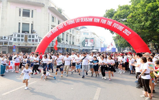 Khoảng 5.200 vận động viên tham gia giải chạy cộng đồng “SeABank Run For The Future 2022”