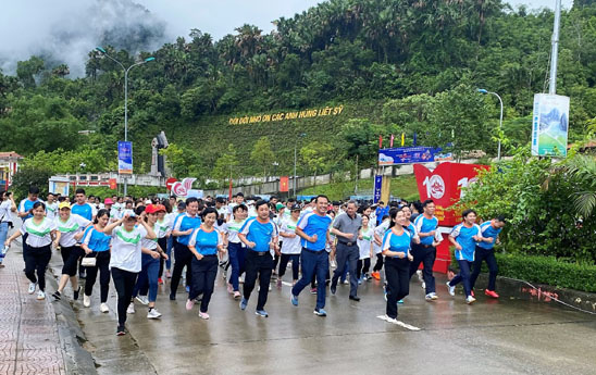 Sacombank khởi động chặng 5 Những bước chân vì cộng đồng