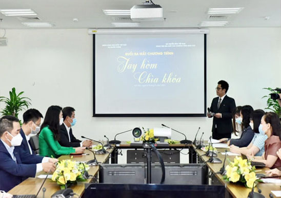 Tay hòm chìa khóa: Sáng tạo trong truyền thông giáo dục tài chính